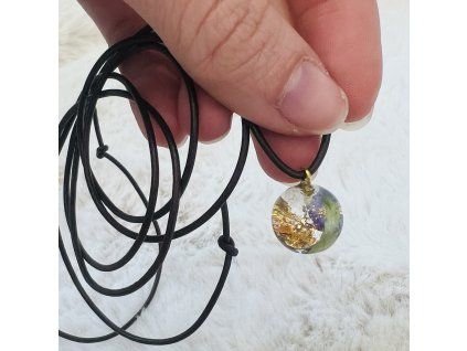 Živicový náhrdelník guľa malá 3