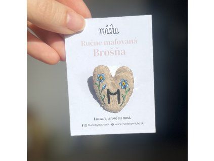 Brošňa s iniciálom M