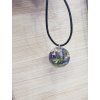 Živicový náhrdelník guľa stredná 3