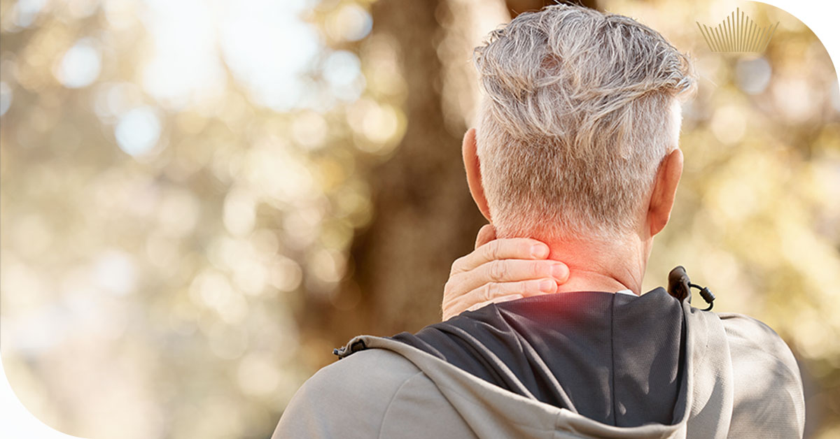 Bolest za krkem po probuzení: Co ji způsobuje a jak ji vyřešit?