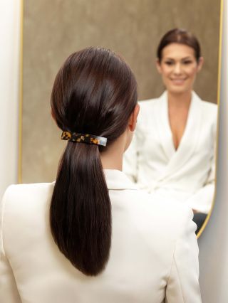 Luxusní ručně vyrobená sponka a čelenka z kolekce vlasových šperků Balmain zdobená 14 karátovým zlatem. #vlasovedoplnky...