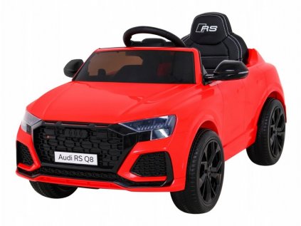 Audi rs q8 červené vozidlo