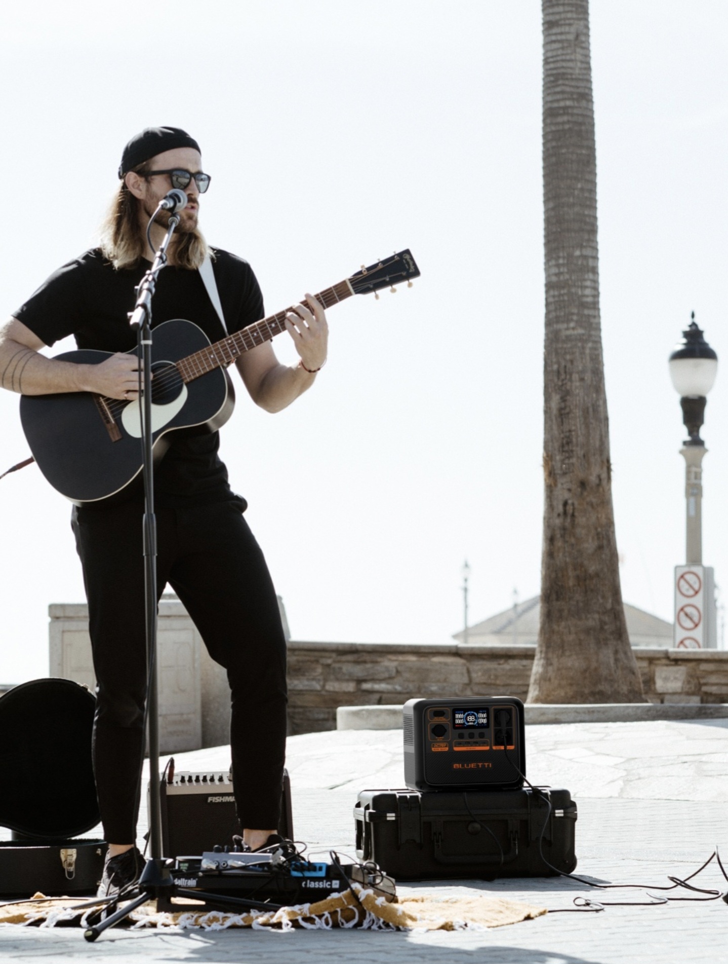Bluetti AC70P pro pouličního hudebníka