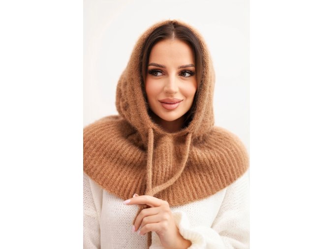 Čiapka kapucňa:kuklaDamska ciapka s kapucnou a vazobnym opletenim tmavo kamelova 36368 1 kópia