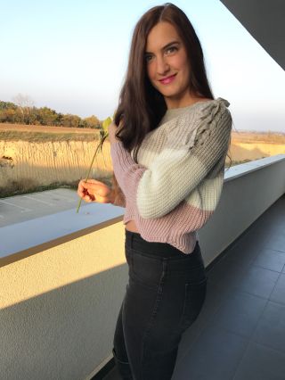 Ahoj, som Terézia, majiteľka “pekných ritiek” a dnes ti chcem ukázať, čo všetko u mňa kúpiš. Prevediem ťa všetkými fázami...