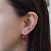 Strieborné náušnice visiace s krištálmi Swarovski červené okrúhle 31176.3 cherry