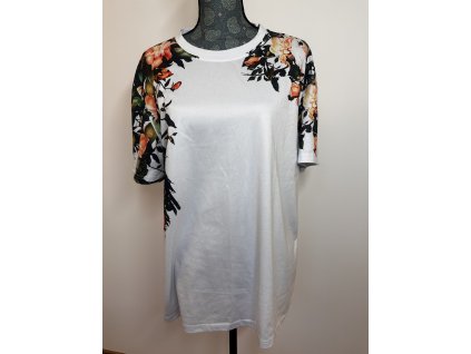 Bílé tričko s květinovým potiskem