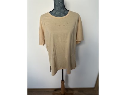 Světle béžové tričko s jemným vzorem