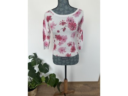 Bílý lehký top s růžovými květy