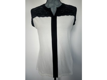 Elegantní top s krajkou