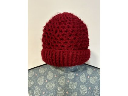 Pletená zimní čepice v bordó odstínu