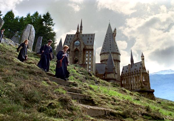 hp-f3-hogwarts-castle-exterior-trio-web-fact-file-images
