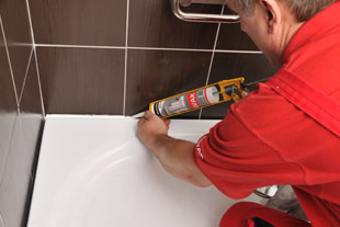 jak-zasilikonovat-sprchovy-kout