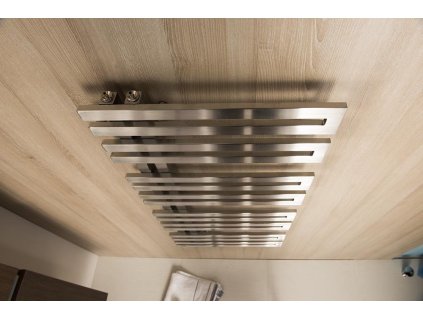 Otopné těleso / radiátor / topný žebřík: SAPHO VOLGA otopné těleso 500 x 976mm, 265W, broušený nerez NR510 od značky Sapho. Série: Volga. Šířka: 500 mm. Výška: 976 mm. Výkon: 265 W. Barva: Broušená nerez. Materiál: Nerez. Možnost vytápění: Kombinované vytápění, Ústřední vytápění. Doporučená topná tyč o výkonu: 200 W. Doporučené umístění: Koupelna. Rozměry (šxv): 500 x 976 mm. Rozteč připojení 50 mm: Nesymetrické (na bok). Rozteč připojení přesně: 50 mm. Styl: Designový. Tvar: Designový, Tvar E. Připojení: Středové připojení.