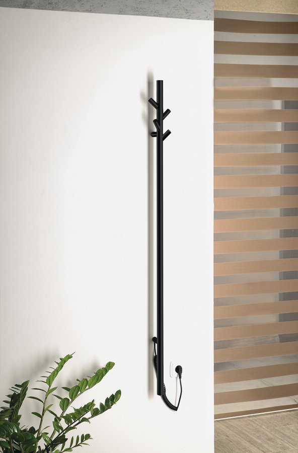 Sapho PASADOR elektrický sušák ručníků, kulatý, 150x1500 mm, 30 W, černá mat, na stěně v místnosti