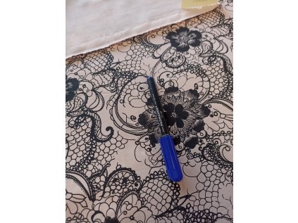 34549 bavlneny uplet rotacni tisk kvety na sv merunkovem podkladu lg40312a i09