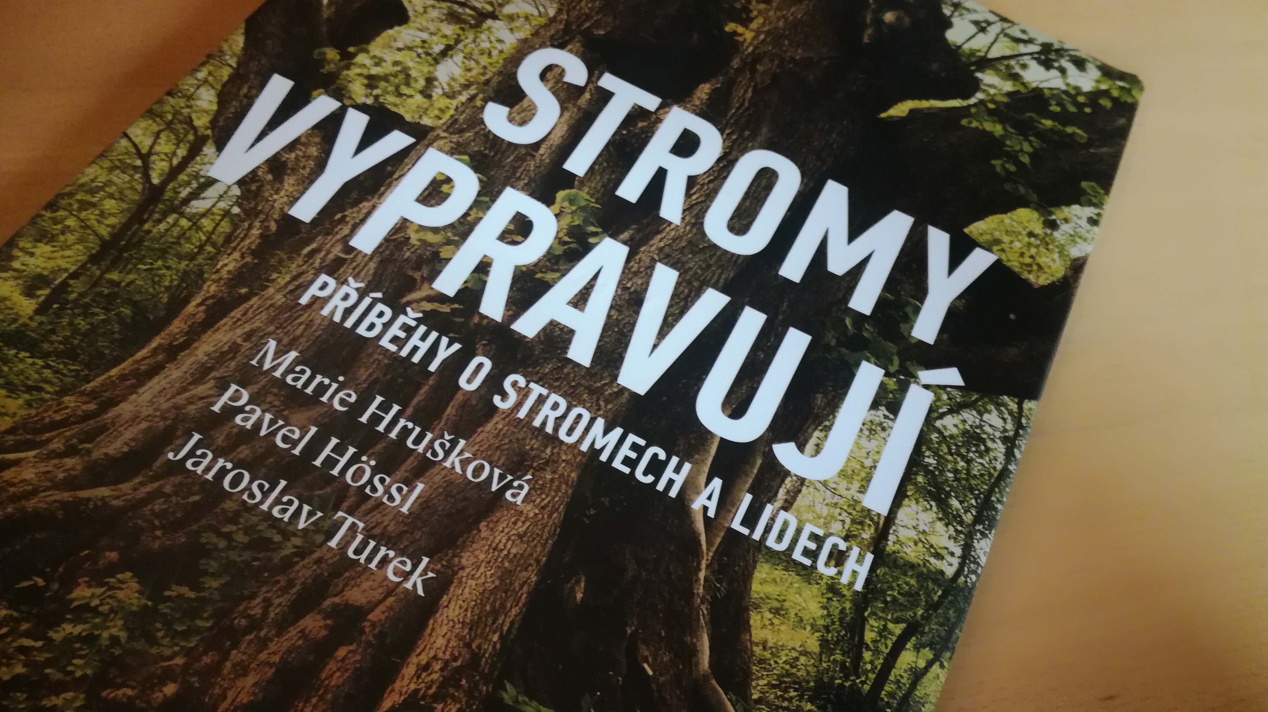 Stromy vypravují - recenze knihy