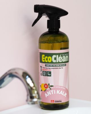 Bělost sněhu a třeskutý lesk ledu a rampouchů.❄ Inspirujte se jimi třeba i v koupelně - v její čistotě.🙂 ECO CLEAN...