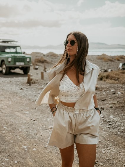 Priskini T Linen crop 9