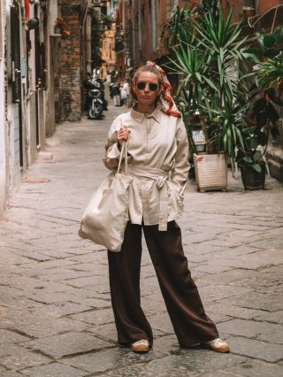 Prechádzky my môžeme ☺️ obzvlásť takéto “old city” 😍😌 s @michaela_krajanova 🧡 v Napoli. #priskini *Tencel - Linen Day...