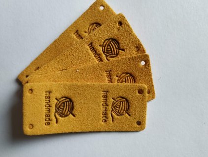 Koženkový štítek půlený Hand made klubko 5x2cm hořčicový
