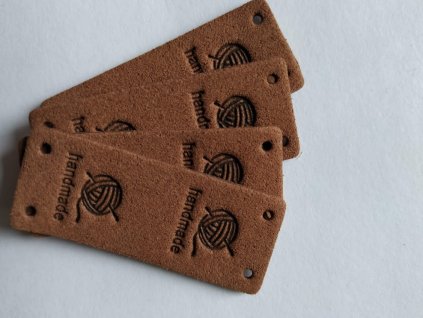 Koženkový štítek půlený Hand made klubko 5x2cm tmavě hnědy