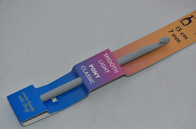 Pony Háček plastový č. 7