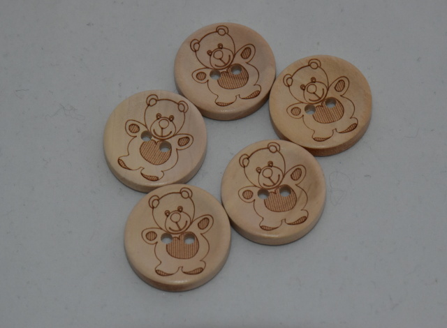 Knoflík dřevěný s méďou 2cm