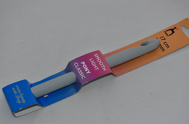 Pony Háček plastový č. 12