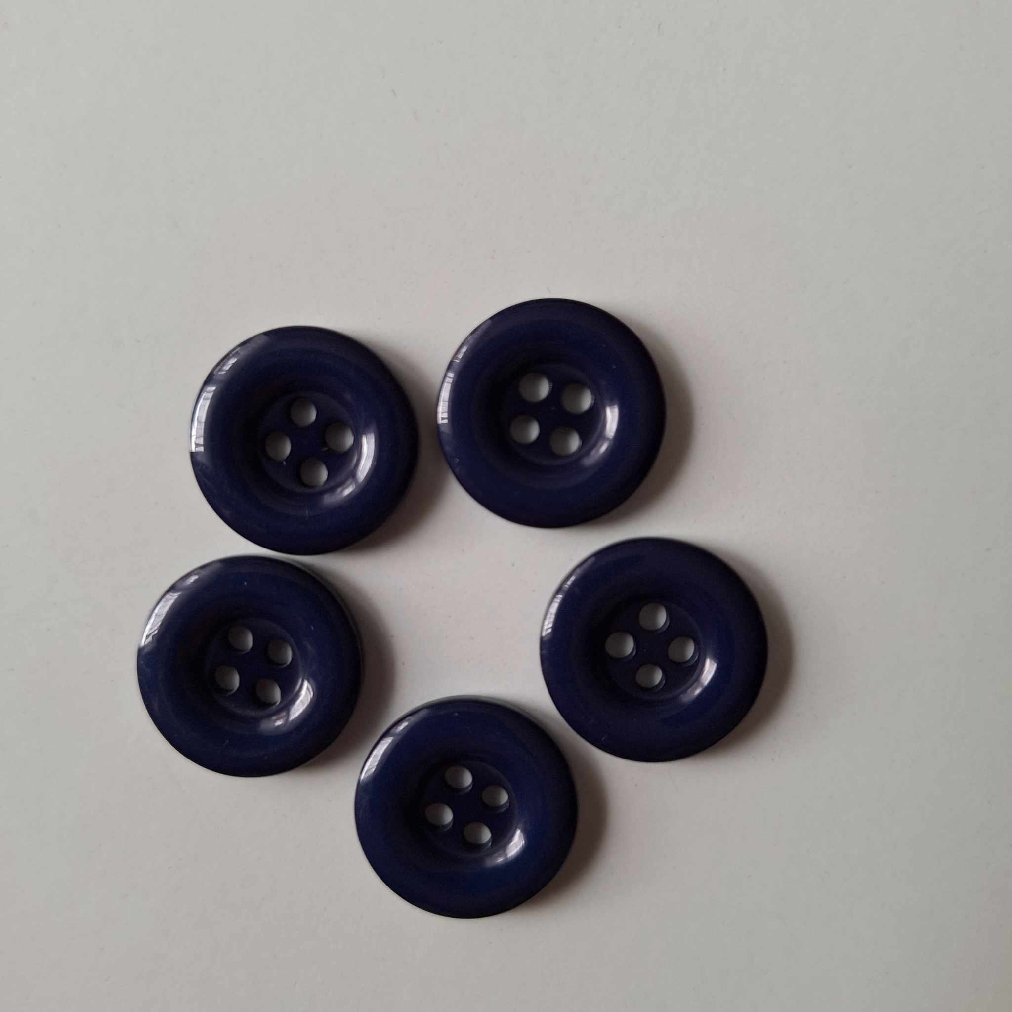 Knoflík plastový čtyřdírkový II. - tmavě modrá