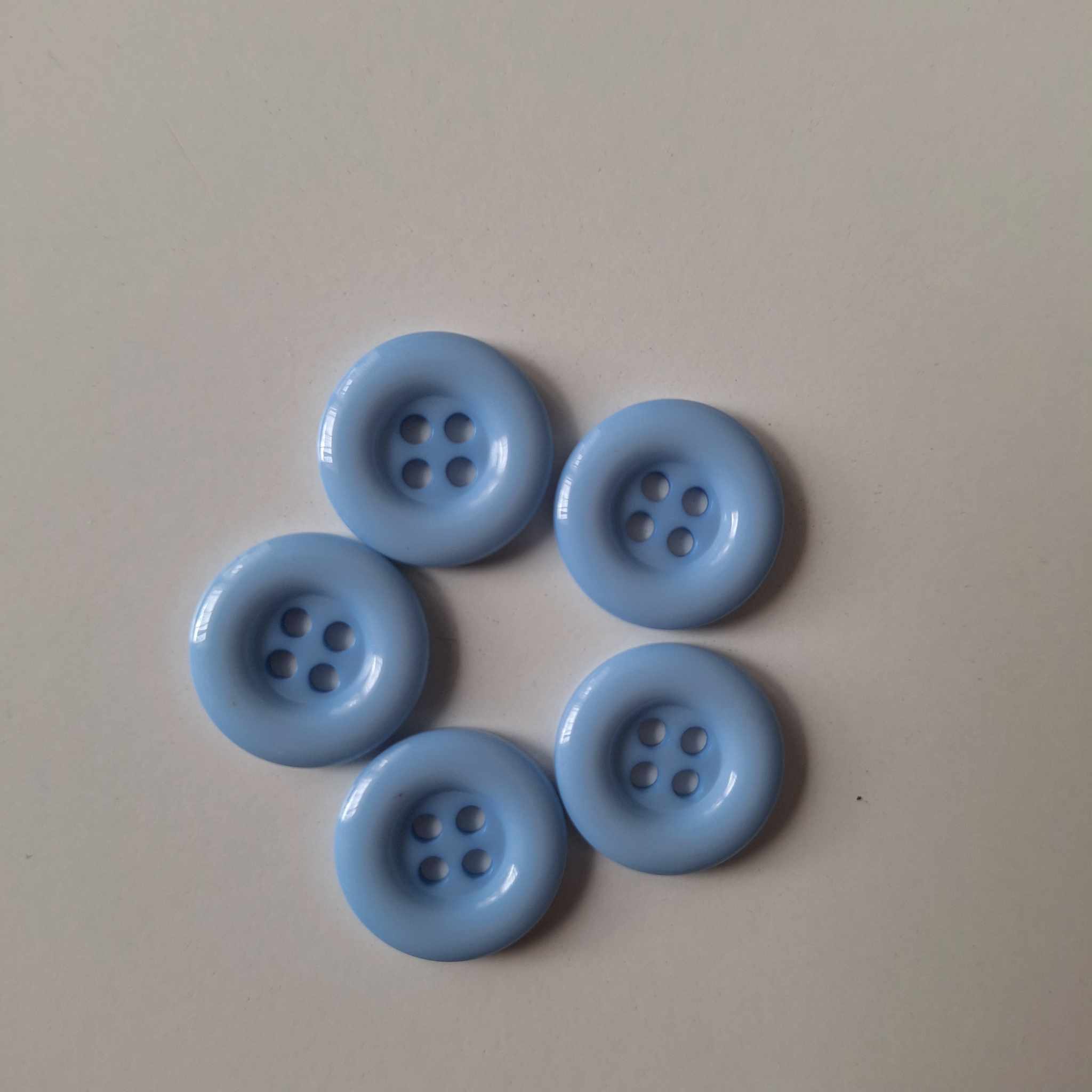 Knoflík plastový čtyřdírkový II. - dětská modrá