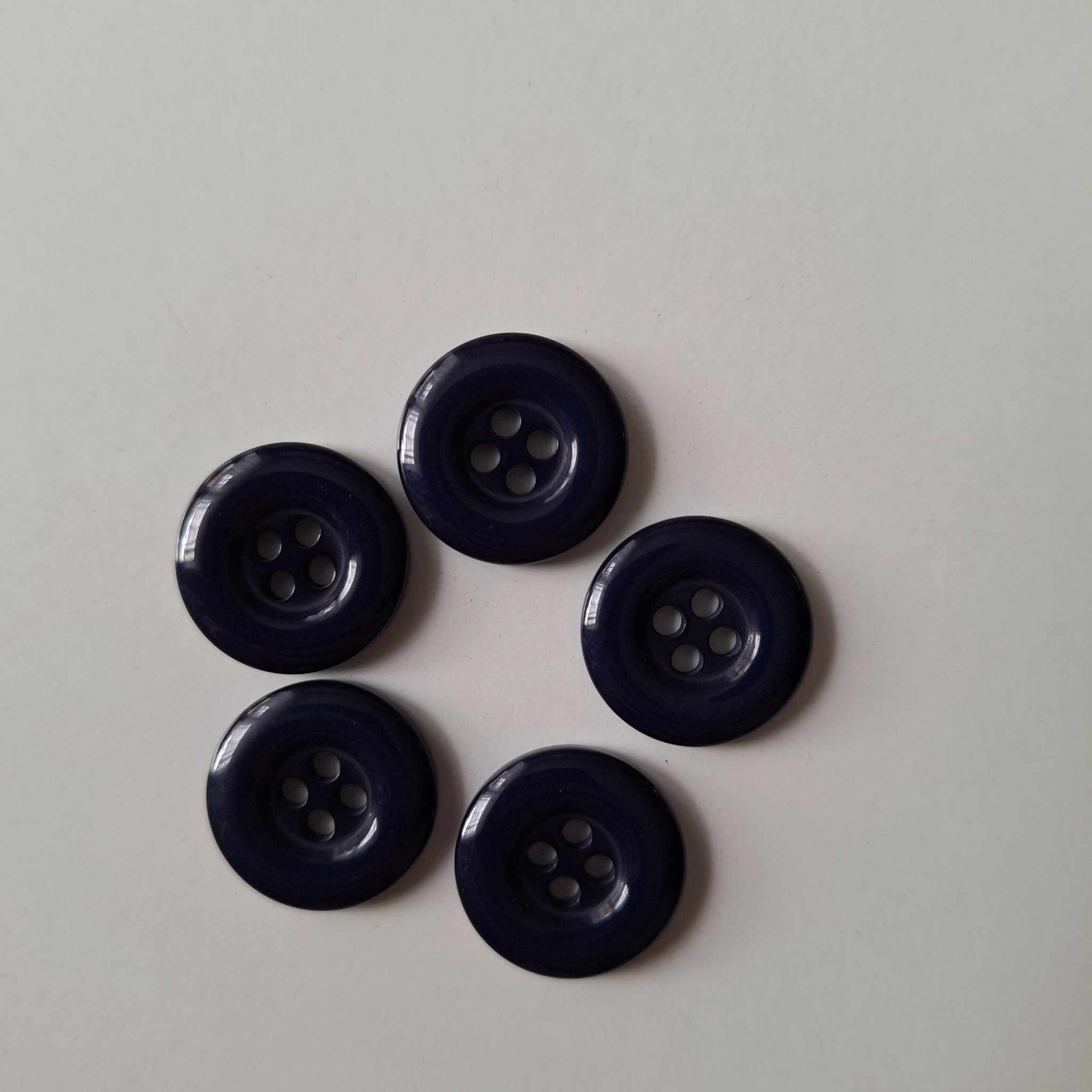 Knoflík plastový čtyřdírkový II. - tmavě modro-černá