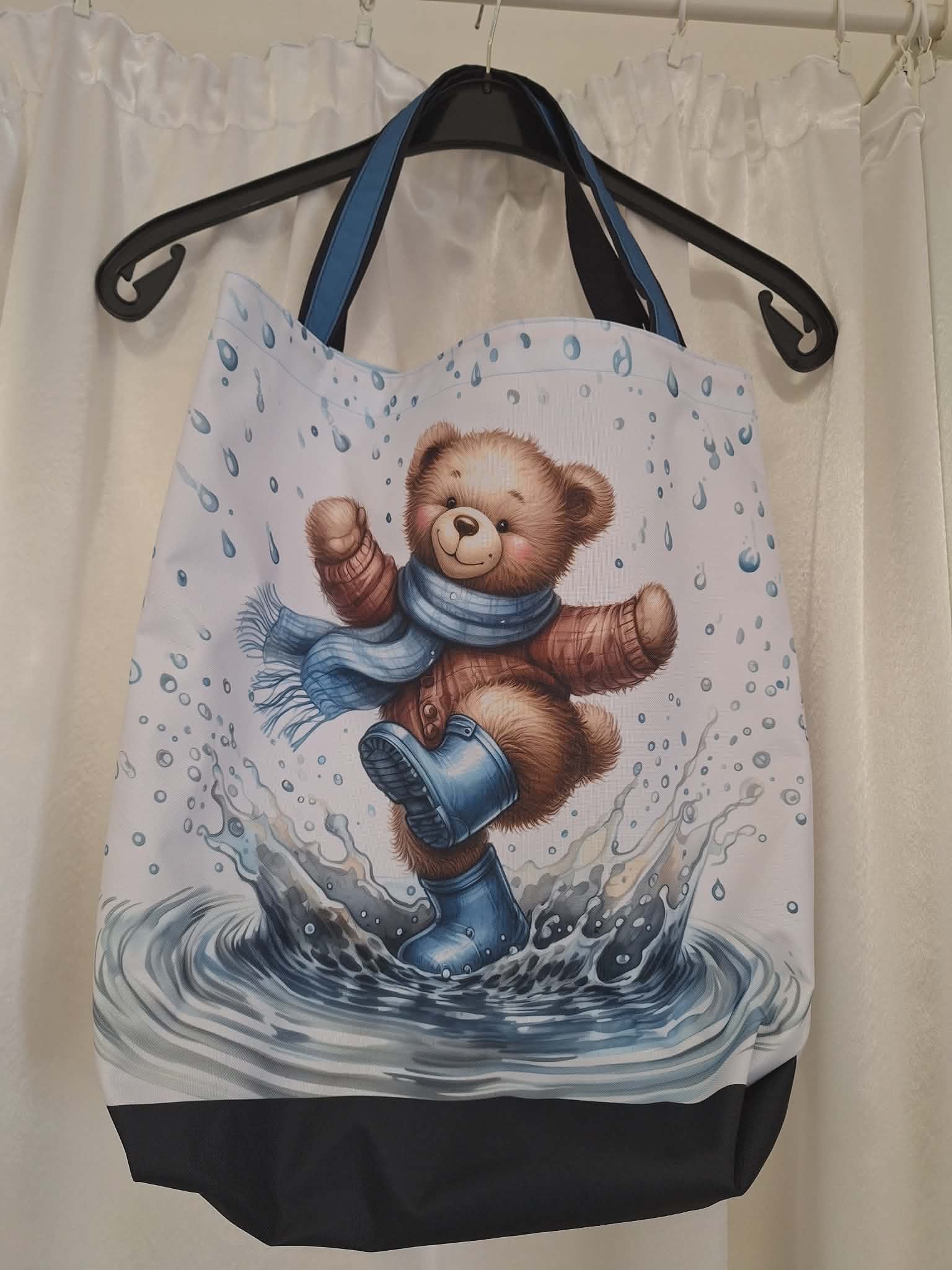 Taška vzor č. 71 - méďa v dešti v holínkách