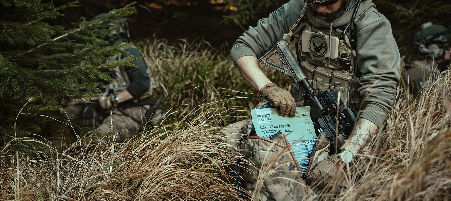 taktická dávka pro-ration u vojáků v lese