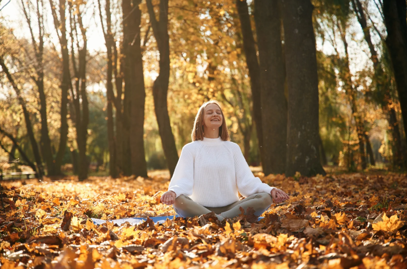 Podzimní zpomalení: Vytvořte si domácí wellness a prostor pro pohodu 🍂✨