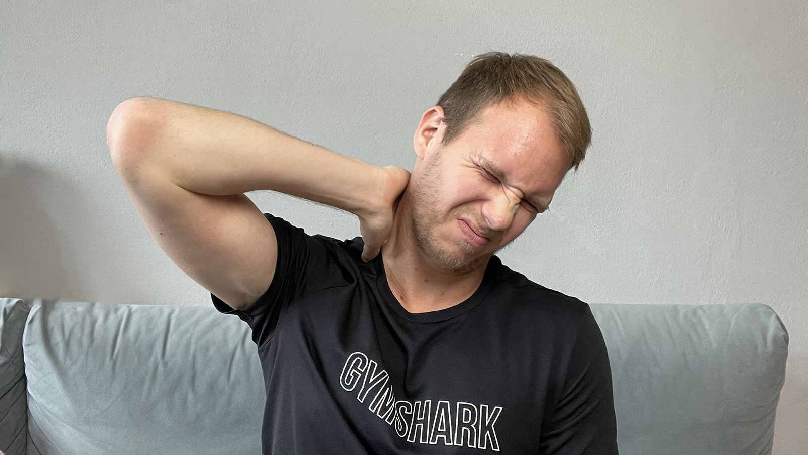 Jak vyřešit bolest za krkem pomocí masážní pistole
