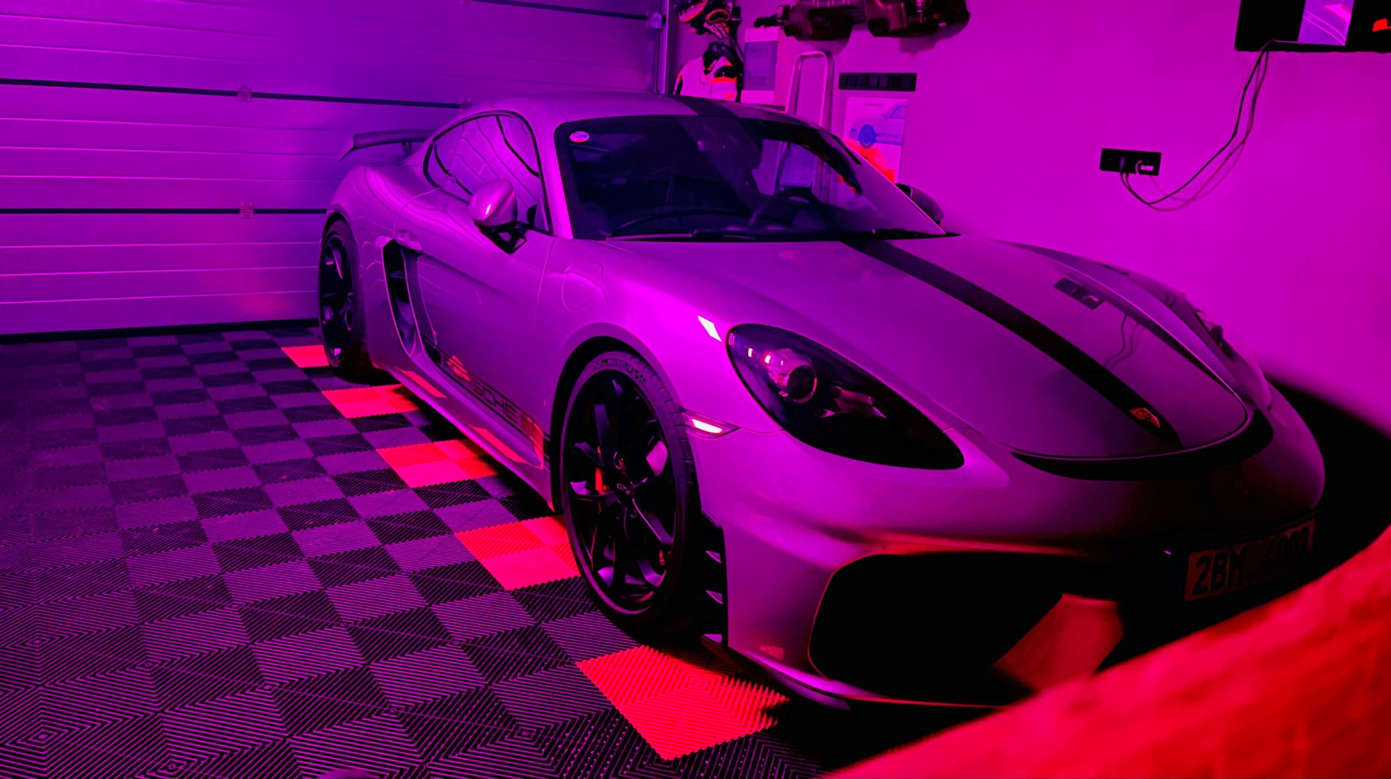 Úložný nábytok do garáže: Efektívne riešenie pre prehľadný priestor