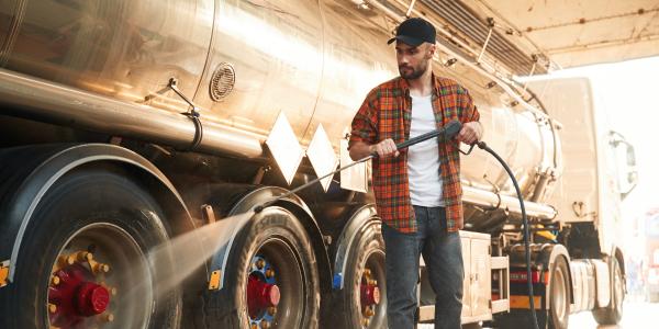 Čistenie nákladných automobilov a kamiónov – profesionálne produkty a tipy