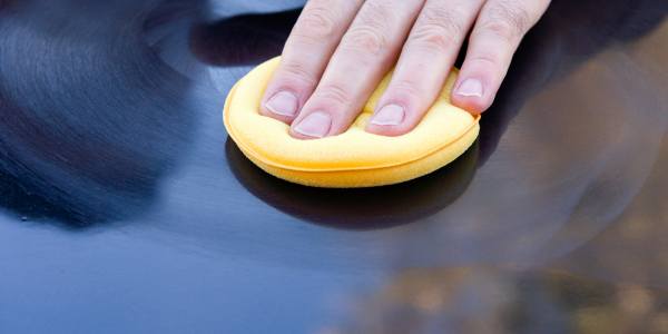 Tajomstvo dokonalého lesku: Ako si vybrať a naniesť autovosk?