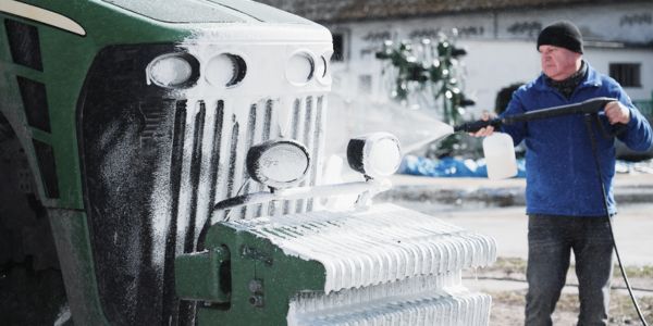 Jednoduchý návod, ako správne umyť traktor