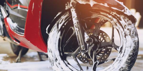 Motokozmetika: Ako udržiavať svoju motorku v top stave s produktmi TENZI