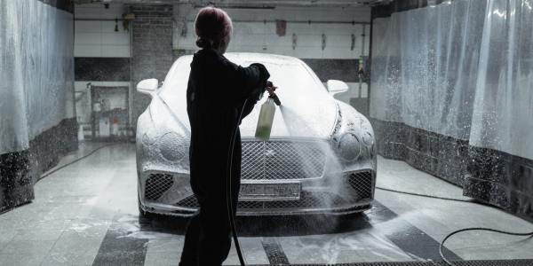 Prečo si vybrať kvalitný napeňovač na efektívne čistenie auta a domácnosti?