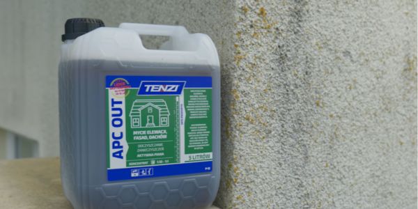 Univerzálny čistič fasád a striech APC OUT: Aké sú jeho vlastnosti a ako ho správne používať?
