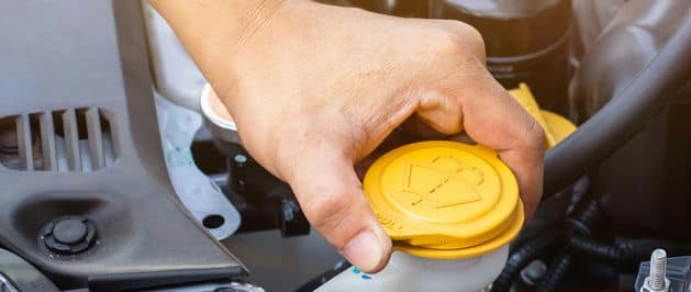 Viete, aké kvapaliny v aute je potrebné kontrolovať a kedy ich meniť?