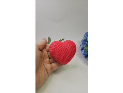 SQUISHY velké červené srdce s mřížkováním