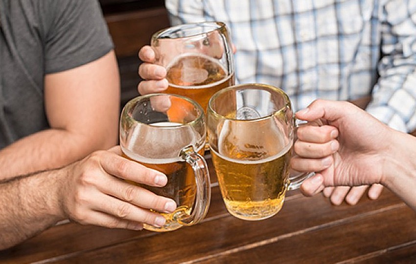 Alkohol při keto dietě. Můžete trošku, nebo máte zákaz?