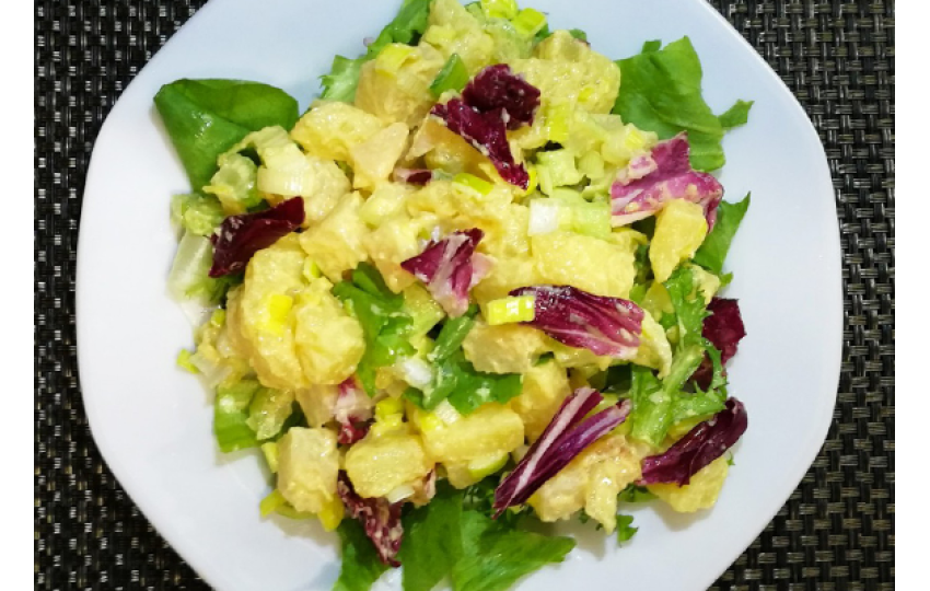 Lehký vánoční bramborový salát vhodný pro 3. fázi diety