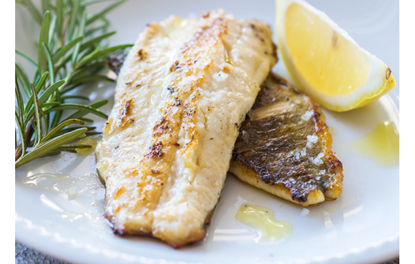 Zubáč so šalátom a horčičným dresingom