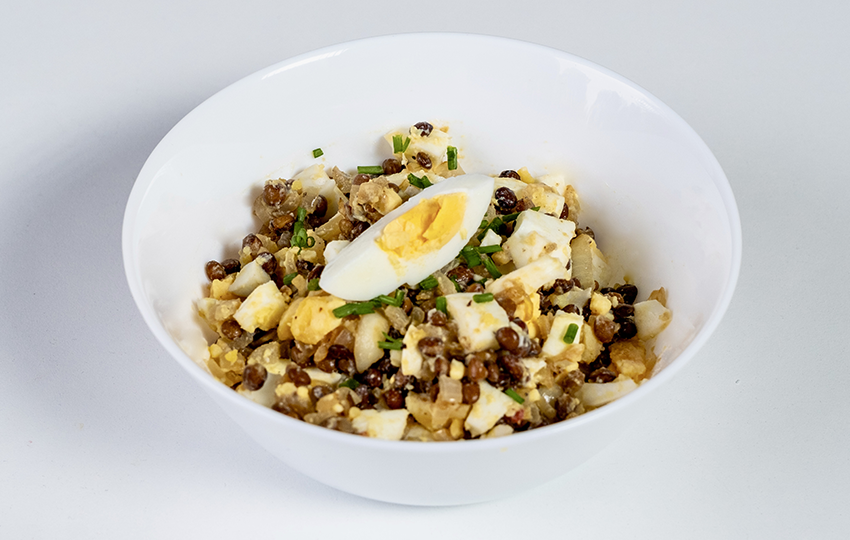 Čočkový salát s vejci