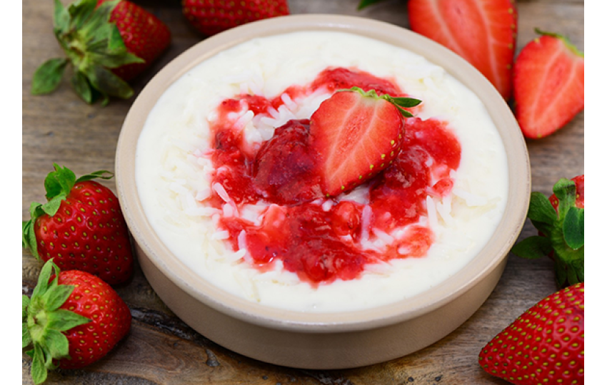 Sladká rýže s tvarohem a jahodami